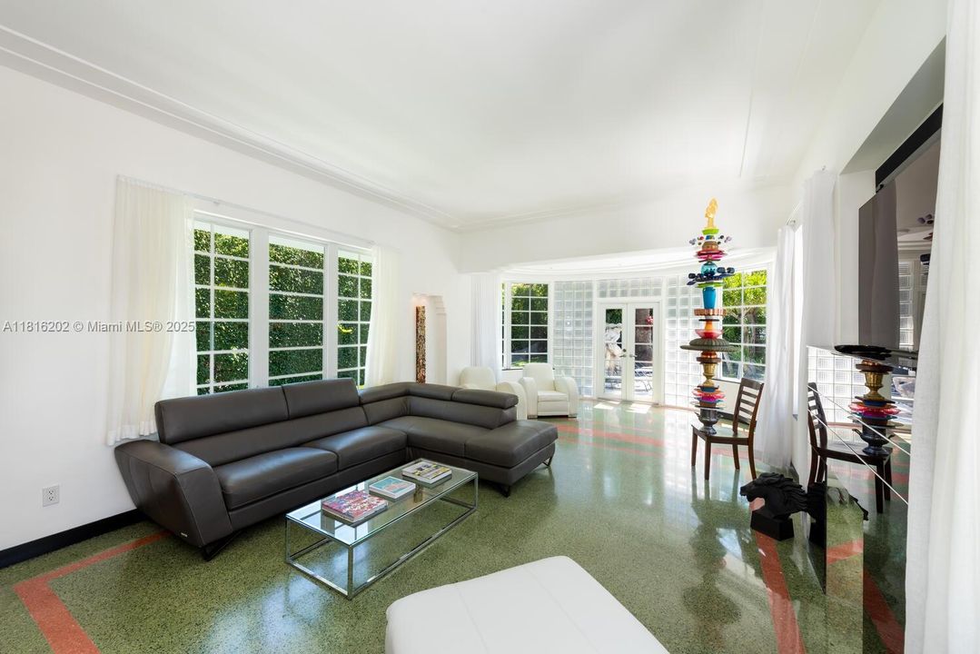En Venta: $4,950,000 (4 camas, 4 baños, 3725 Pies cuadrados)