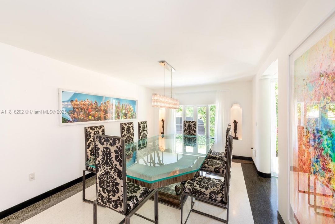 En Venta: $4,950,000 (4 camas, 4 baños, 3725 Pies cuadrados)