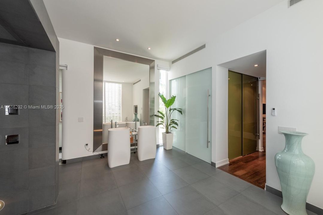 En Venta: $4,950,000 (4 camas, 4 baños, 3725 Pies cuadrados)