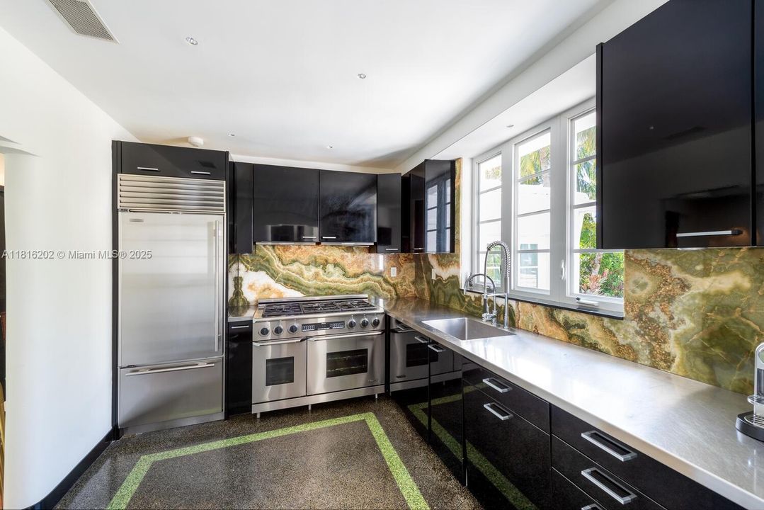 En Venta: $4,950,000 (4 camas, 4 baños, 3725 Pies cuadrados)