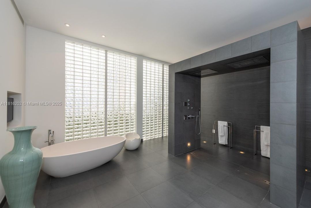 En Venta: $4,950,000 (4 camas, 4 baños, 3725 Pies cuadrados)