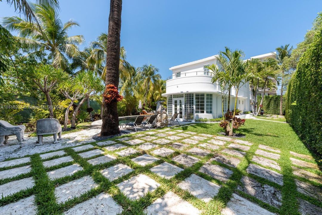En Venta: $4,950,000 (4 camas, 4 baños, 3725 Pies cuadrados)