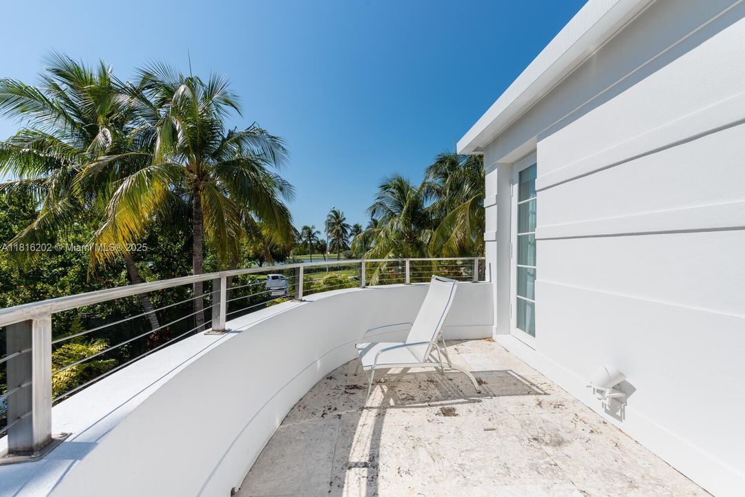 En Venta: $4,950,000 (4 camas, 4 baños, 3725 Pies cuadrados)