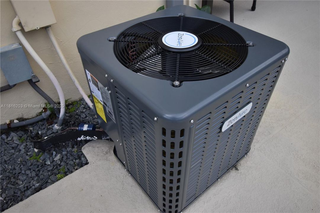 Active With Contract: $350,000 (2 beds, 2 baths, 1067 Square Feet)