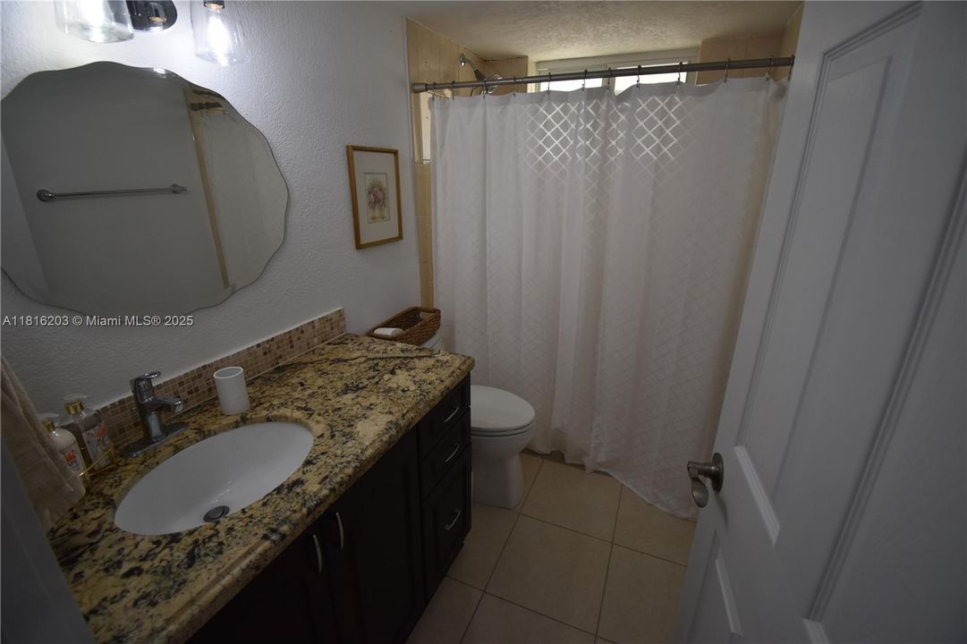 Active With Contract: $350,000 (2 beds, 2 baths, 1067 Square Feet)