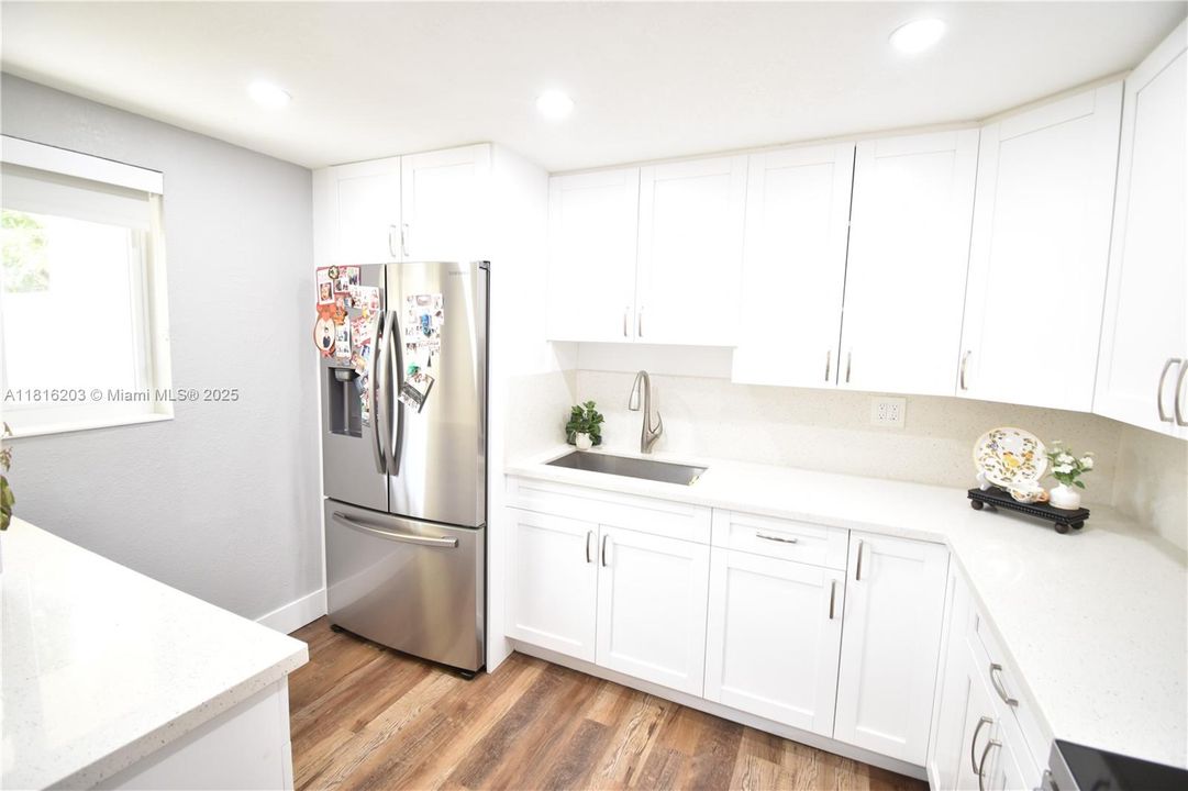 Active With Contract: $350,000 (2 beds, 2 baths, 1067 Square Feet)