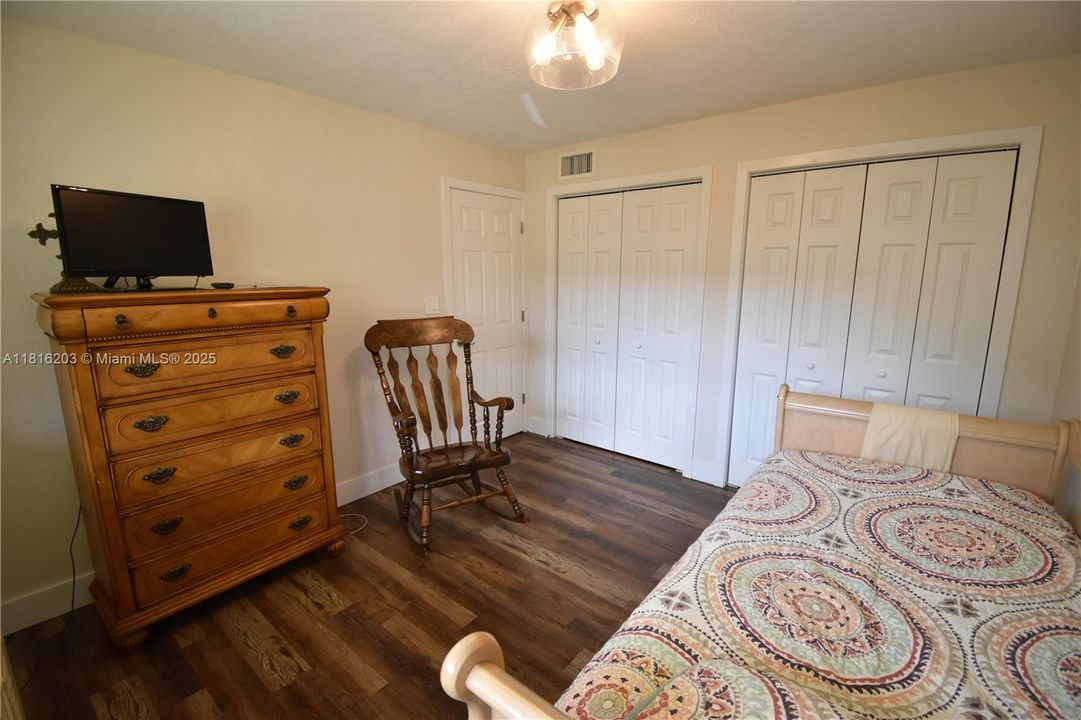 Active With Contract: $350,000 (2 beds, 2 baths, 1067 Square Feet)