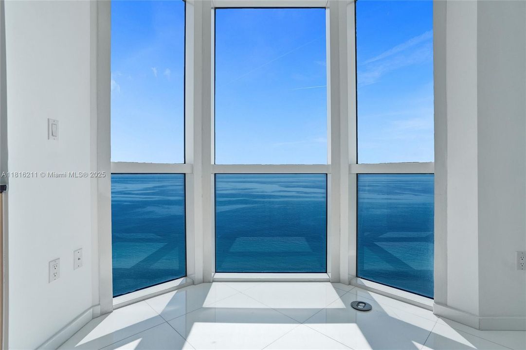 На продажу: $3,639,000 (3 спален, 2 ванн, 1761 Квадратных фут)