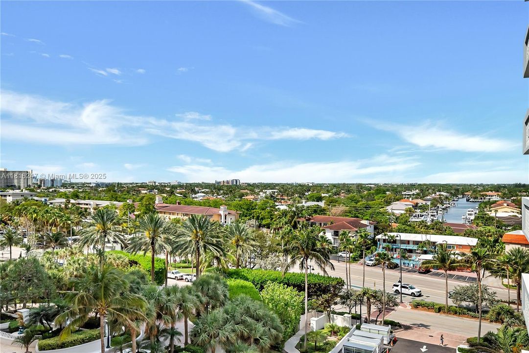 For Sale: $365,000 (1 beds, 1 baths, 950 Square Feet)