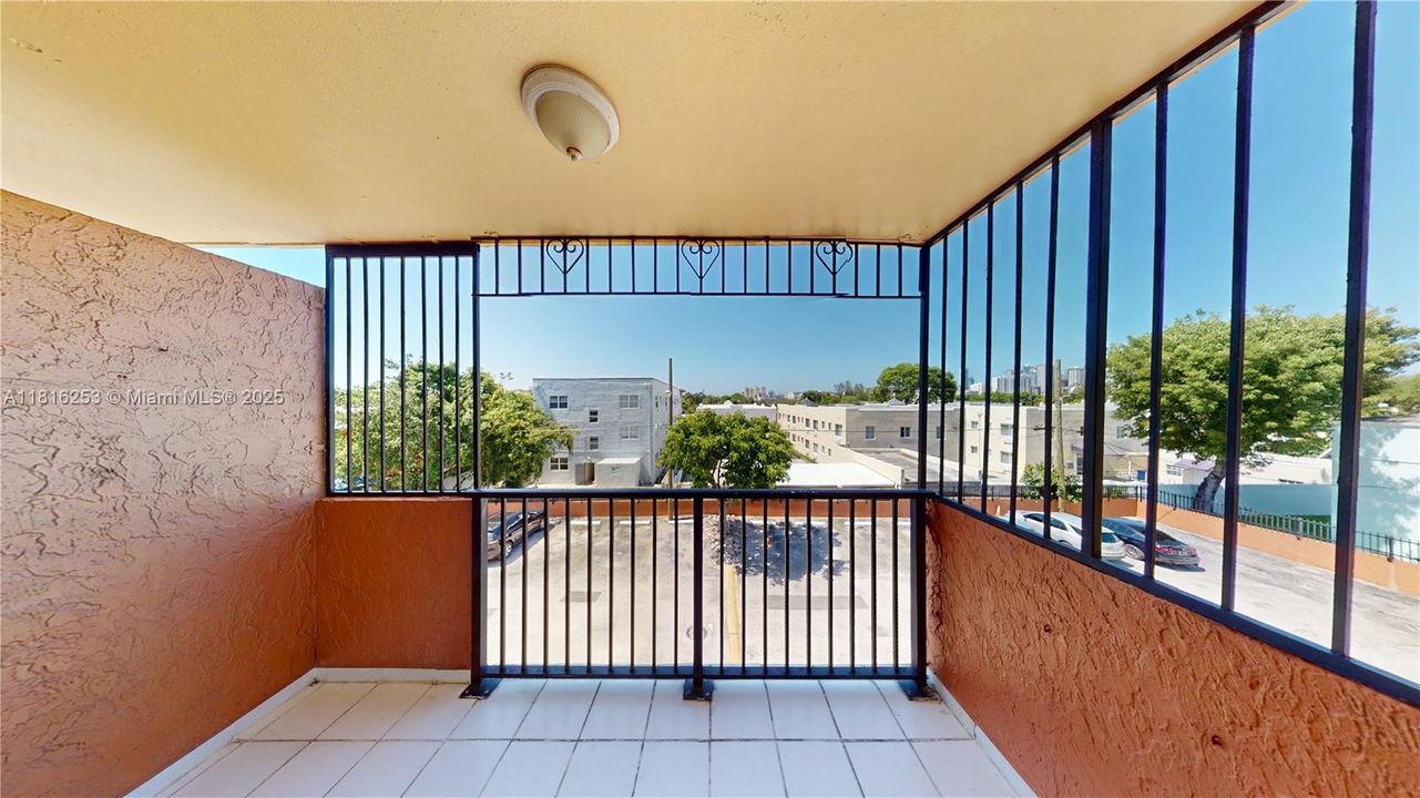 Recently Sold: $260,000 (2 beds, 1 baths, 801 Square Feet)