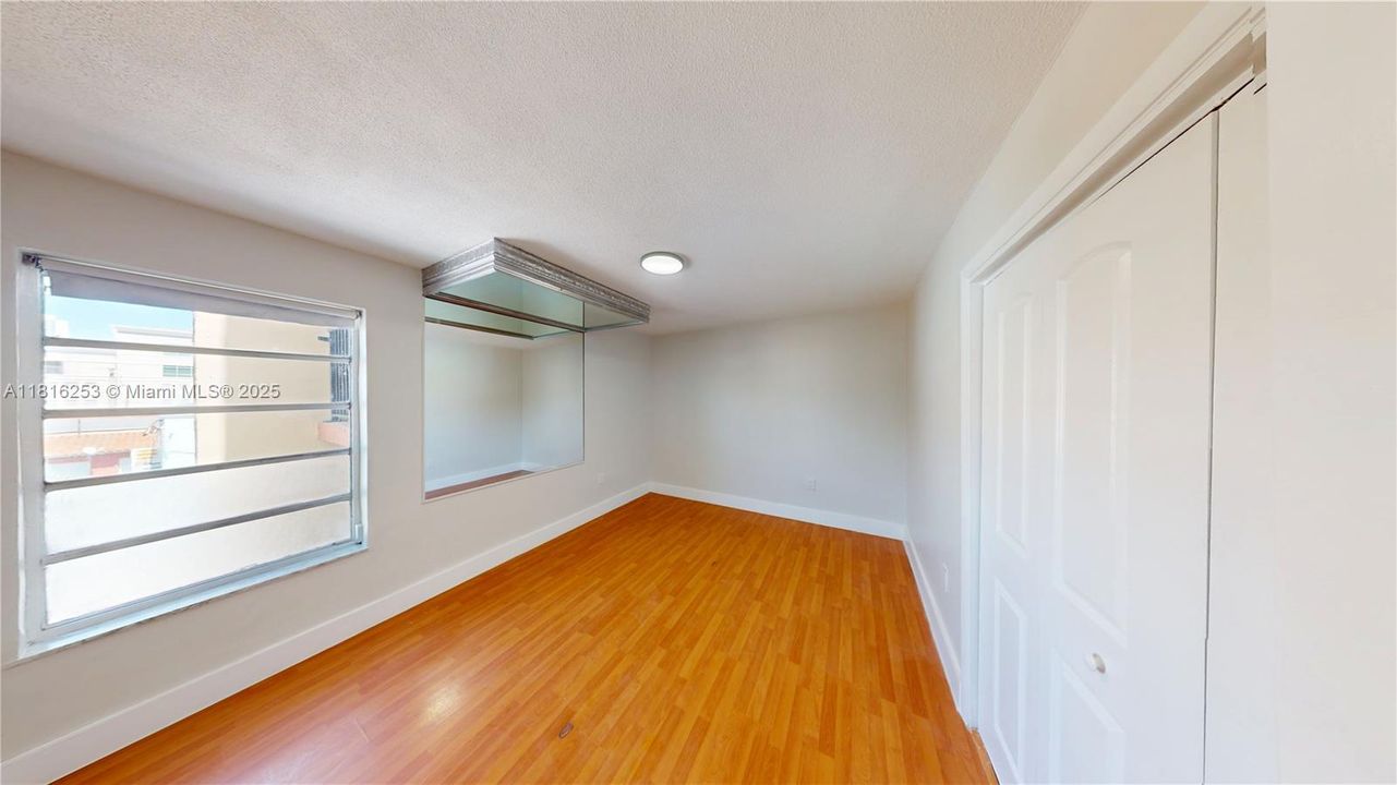 Recently Sold: $260,000 (2 beds, 1 baths, 801 Square Feet)