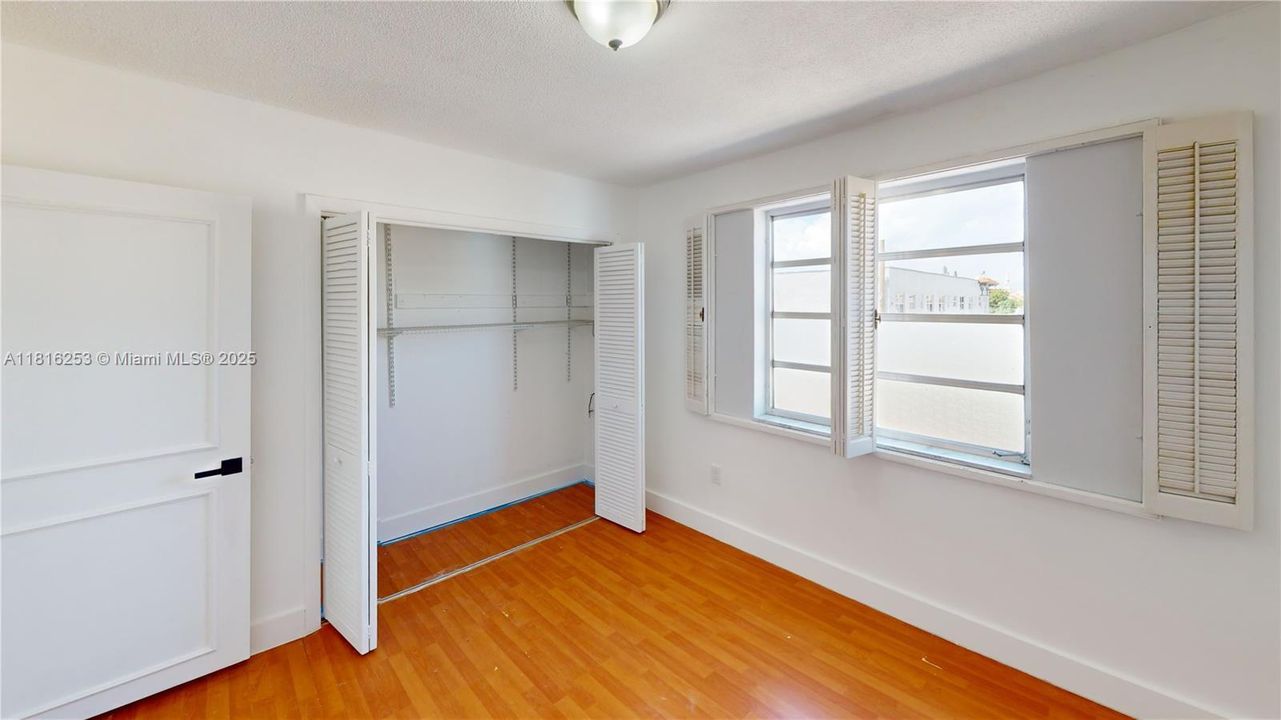 Recently Sold: $260,000 (2 beds, 1 baths, 801 Square Feet)