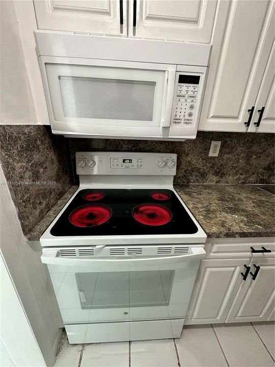 Recently Sold: $260,000 (2 beds, 1 baths, 801 Square Feet)