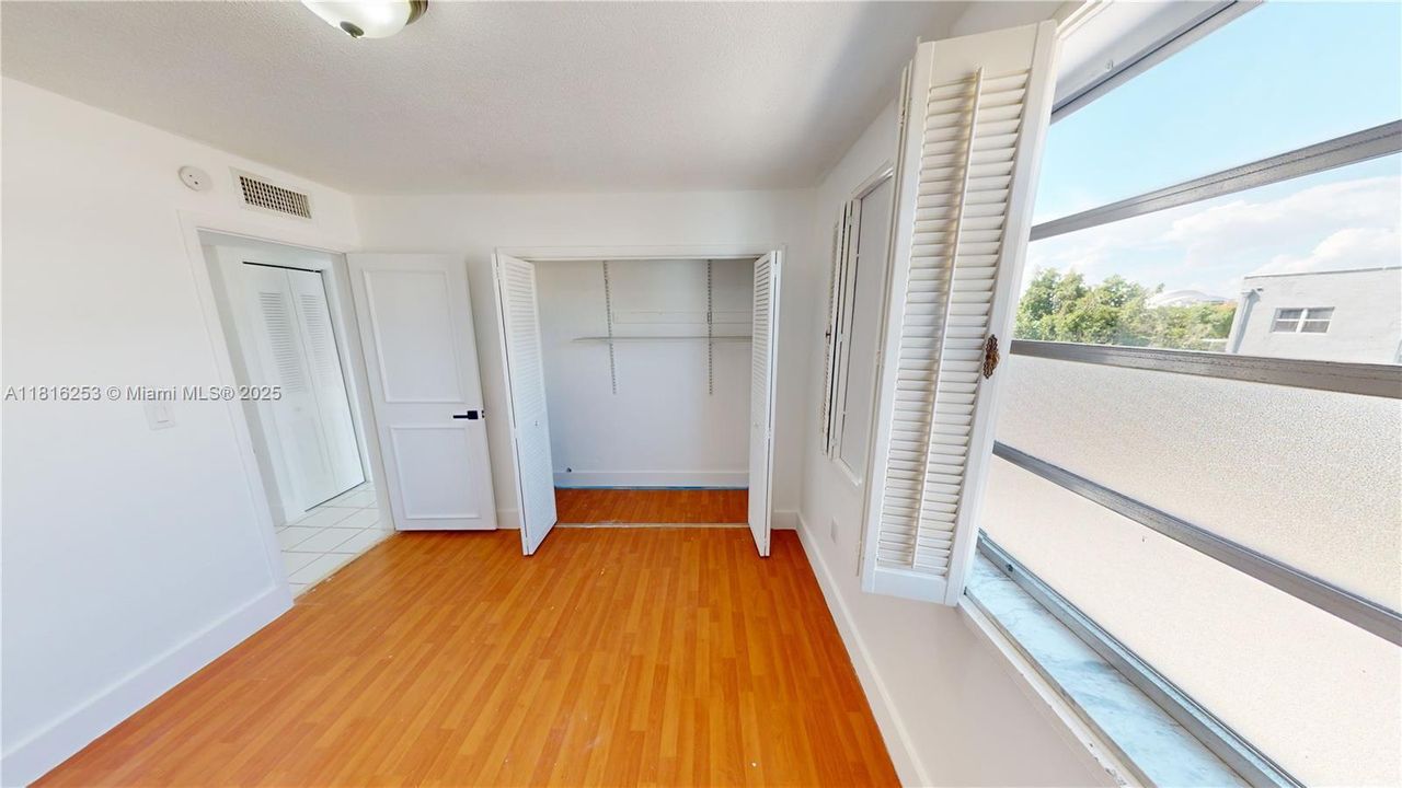 Recently Sold: $260,000 (2 beds, 1 baths, 801 Square Feet)