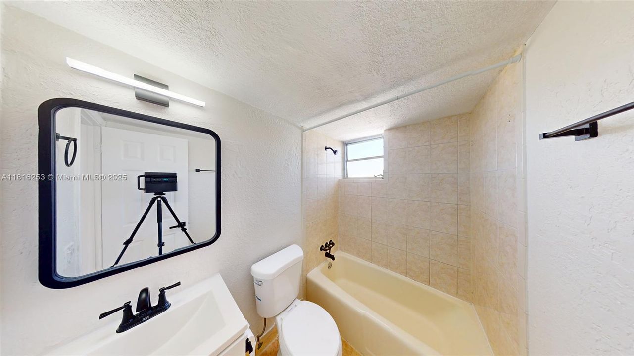 Recently Sold: $260,000 (2 beds, 1 baths, 801 Square Feet)