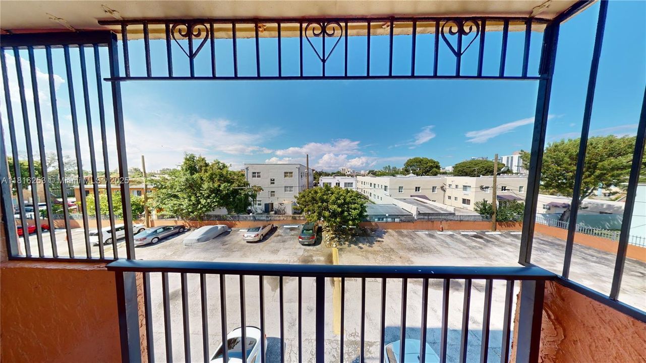 Recently Sold: $260,000 (2 beds, 1 baths, 801 Square Feet)