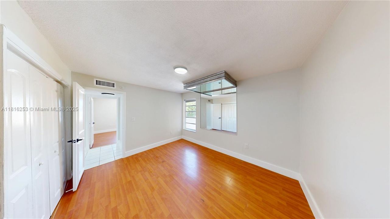 Recently Sold: $260,000 (2 beds, 1 baths, 801 Square Feet)