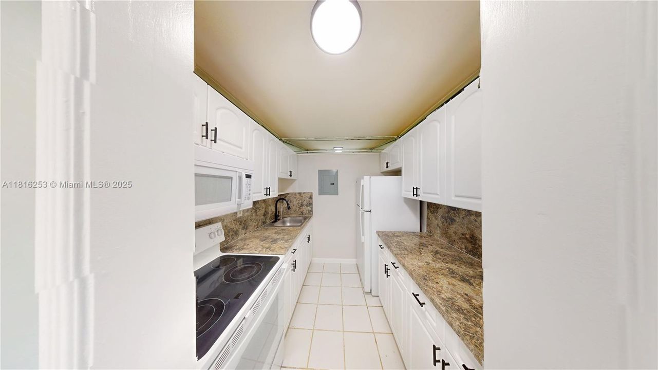 Recently Sold: $260,000 (2 beds, 1 baths, 801 Square Feet)