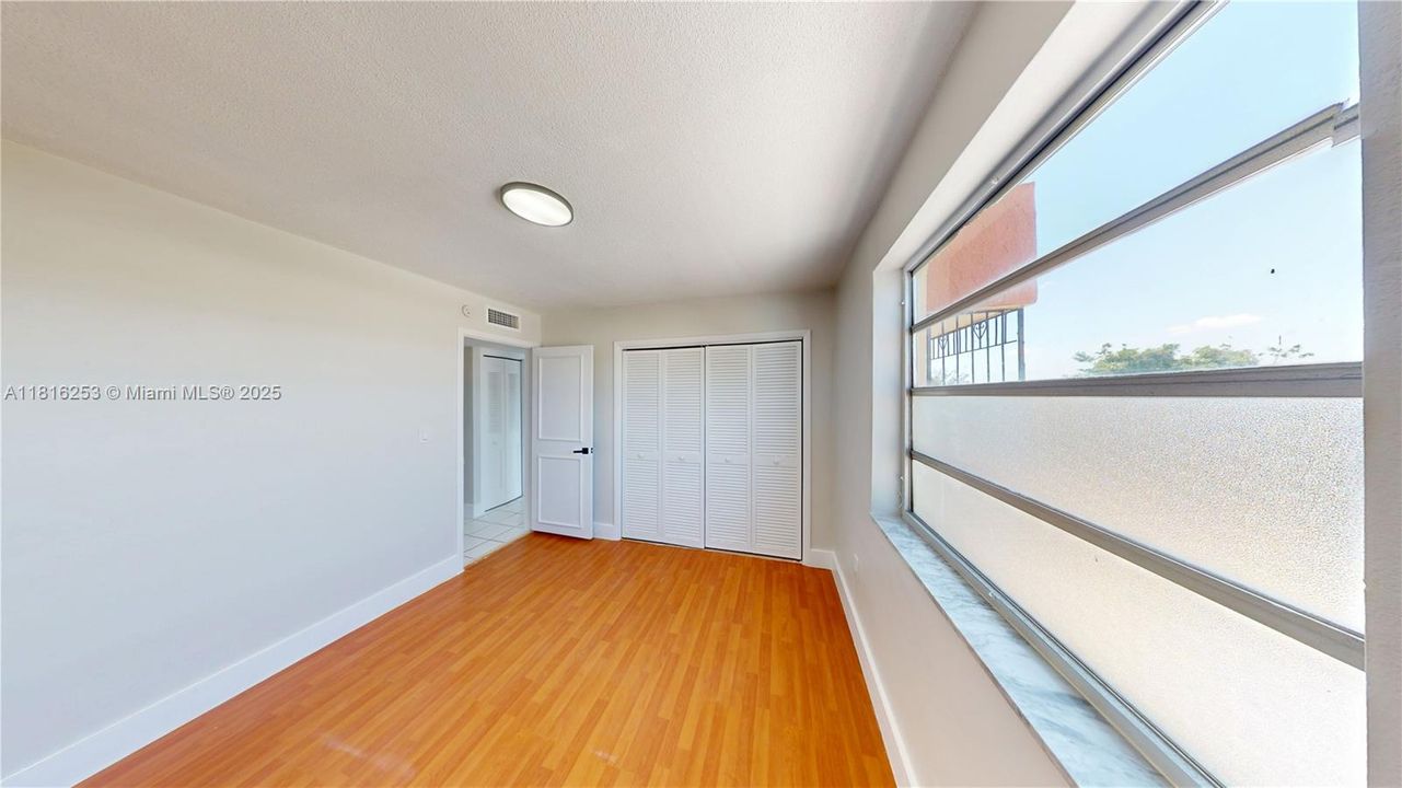 Recently Sold: $260,000 (2 beds, 1 baths, 801 Square Feet)