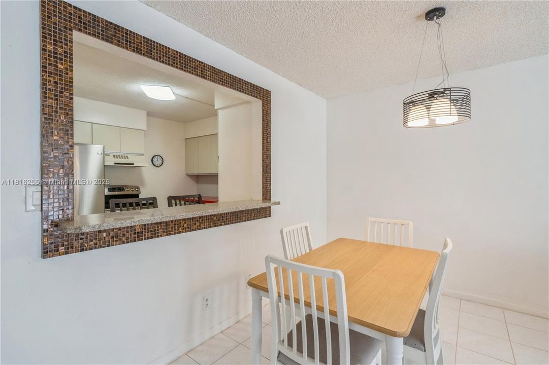 For Sale: $209,000 (1 beds, 1 baths, 918 Square Feet)