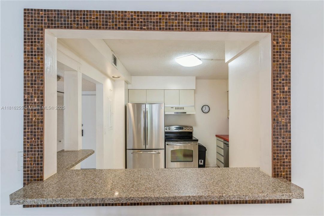 For Sale: $209,000 (1 beds, 1 baths, 918 Square Feet)