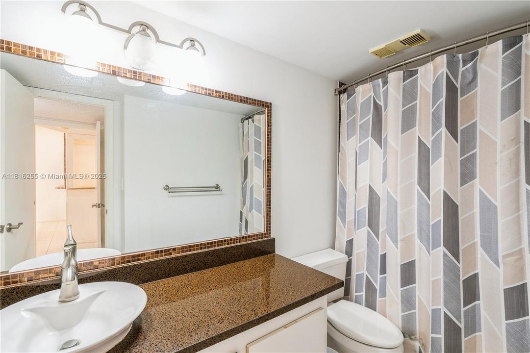 For Sale: $209,000 (1 beds, 1 baths, 918 Square Feet)