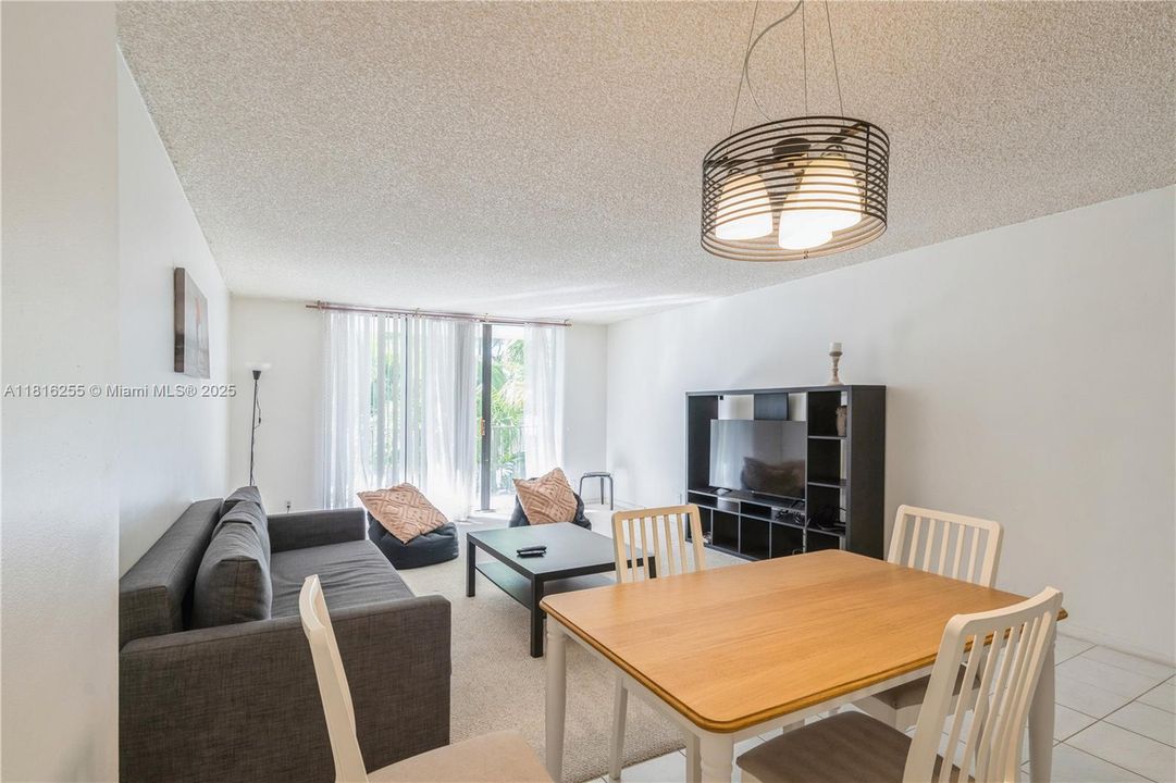 For Sale: $209,000 (1 beds, 1 baths, 918 Square Feet)