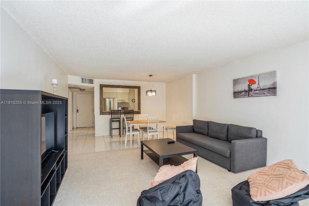 For Sale: $209,000 (1 beds, 1 baths, 918 Square Feet)