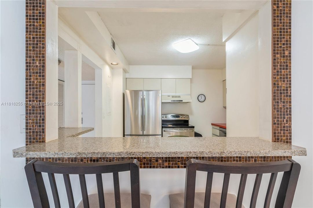 For Sale: $209,000 (1 beds, 1 baths, 918 Square Feet)