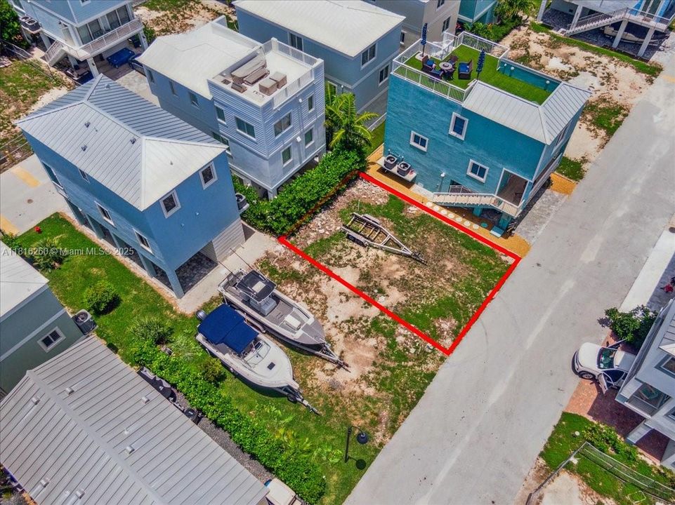 En Venta: $345,000 (0.04 acres)