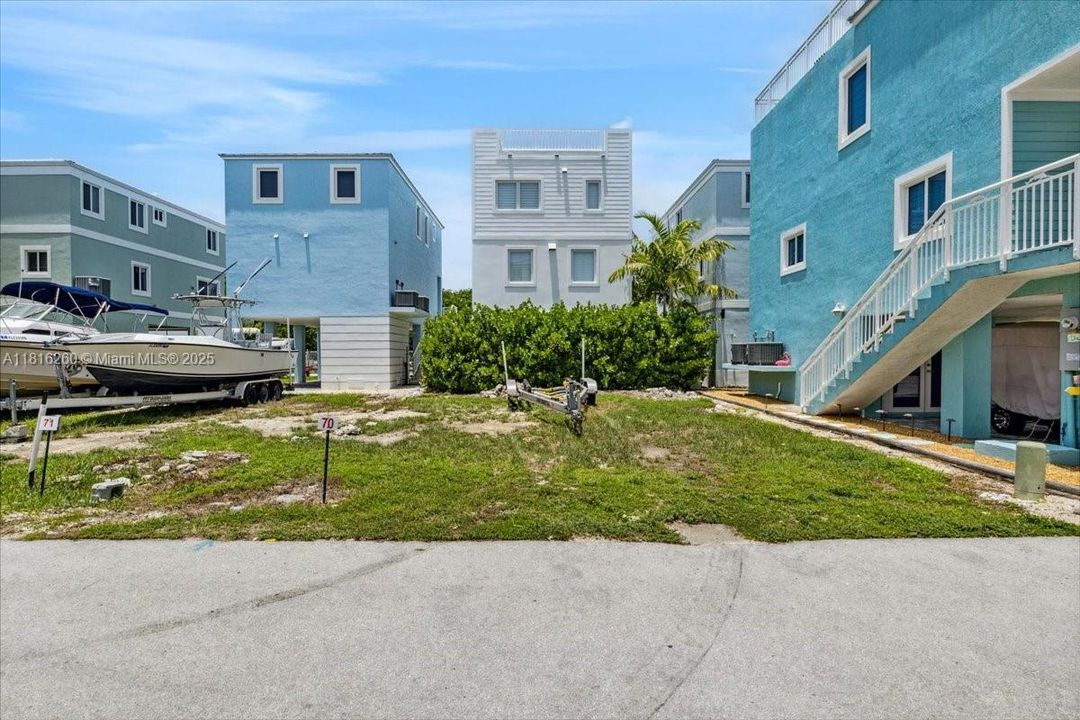 En Venta: $345,000 (0.04 acres)