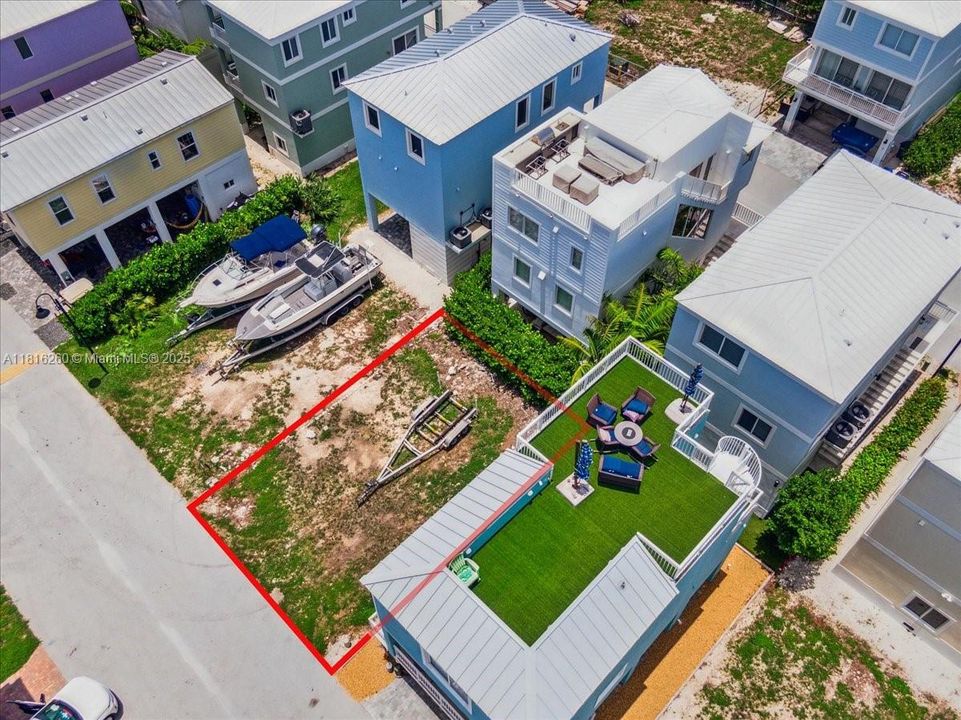 En Venta: $345,000 (0.04 acres)