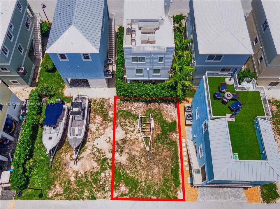 En Venta: $345,000 (0.04 acres)