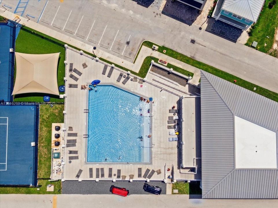 En Venta: $345,000 (0.04 acres)