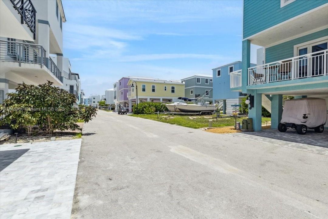 En Venta: $345,000 (0.04 acres)