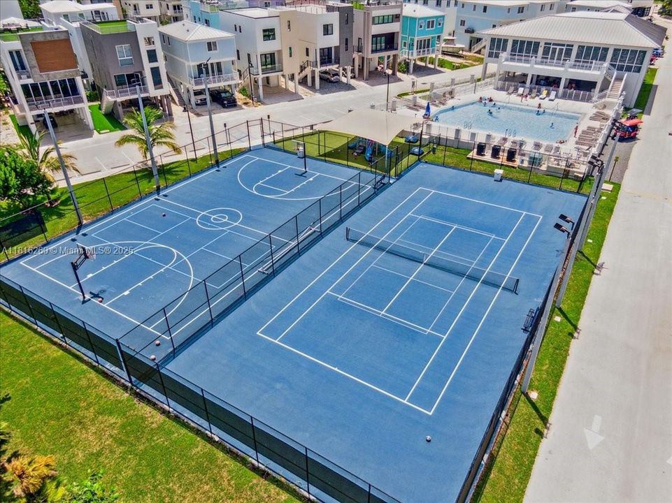 En Venta: $345,000 (0.04 acres)