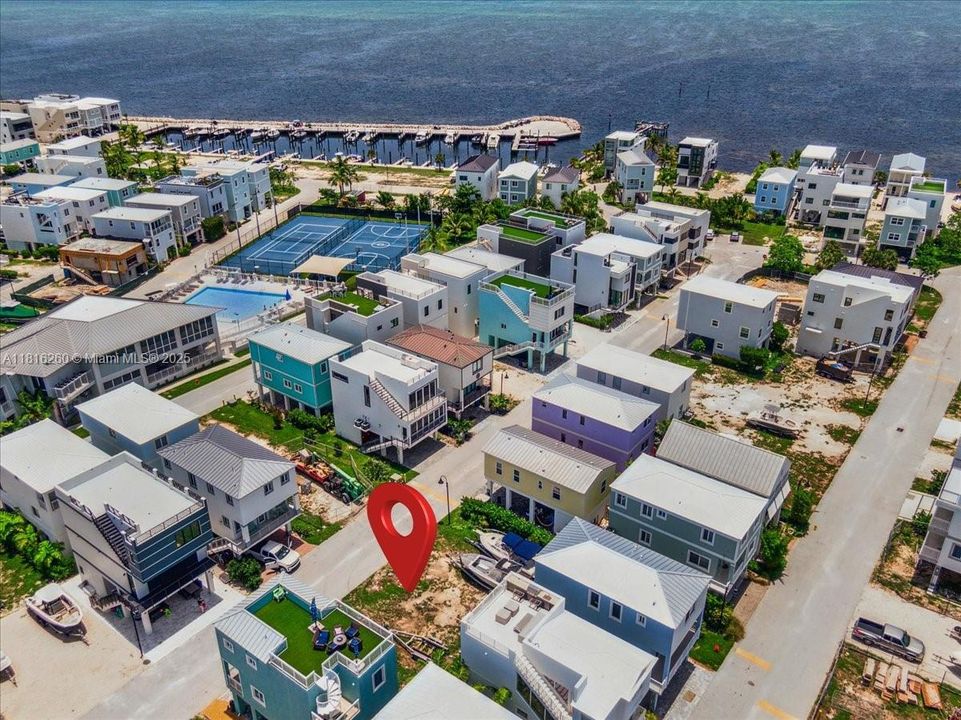 En Venta: $345,000 (0.04 acres)