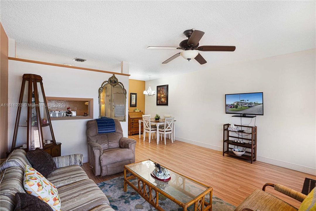 待售: $99,900 (1 贝兹, 1 浴室, 625 平方英尺)