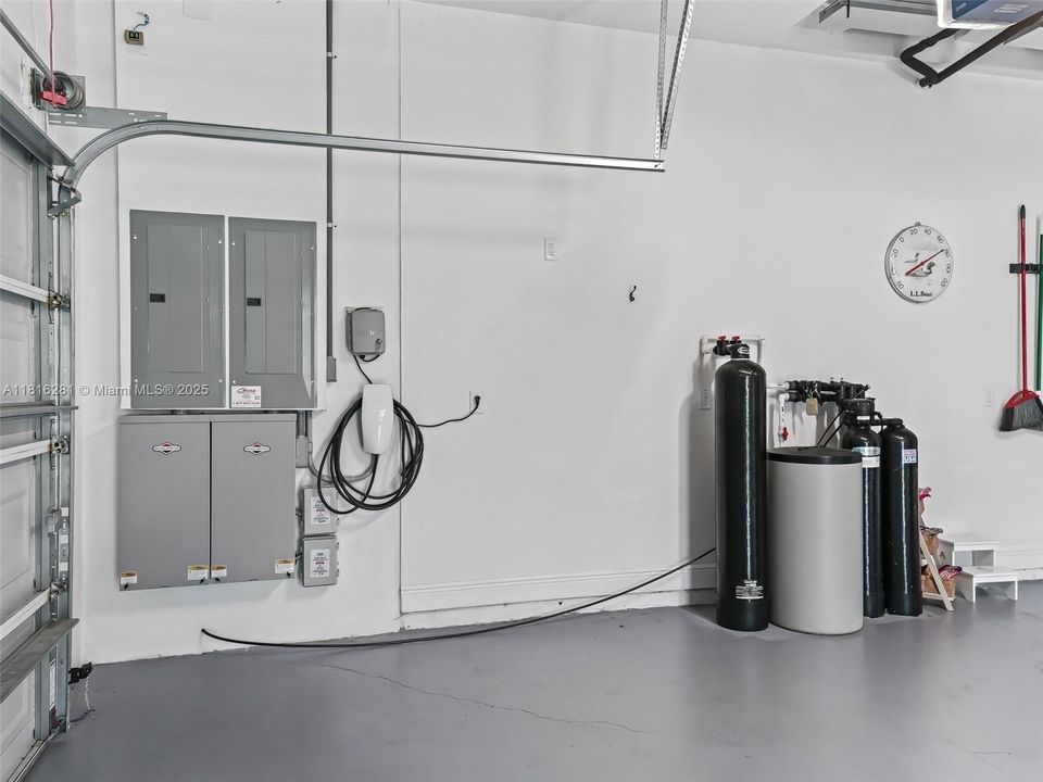 For Sale: $1,795,000 (4 beds, 3 baths, 3641 Square Feet)