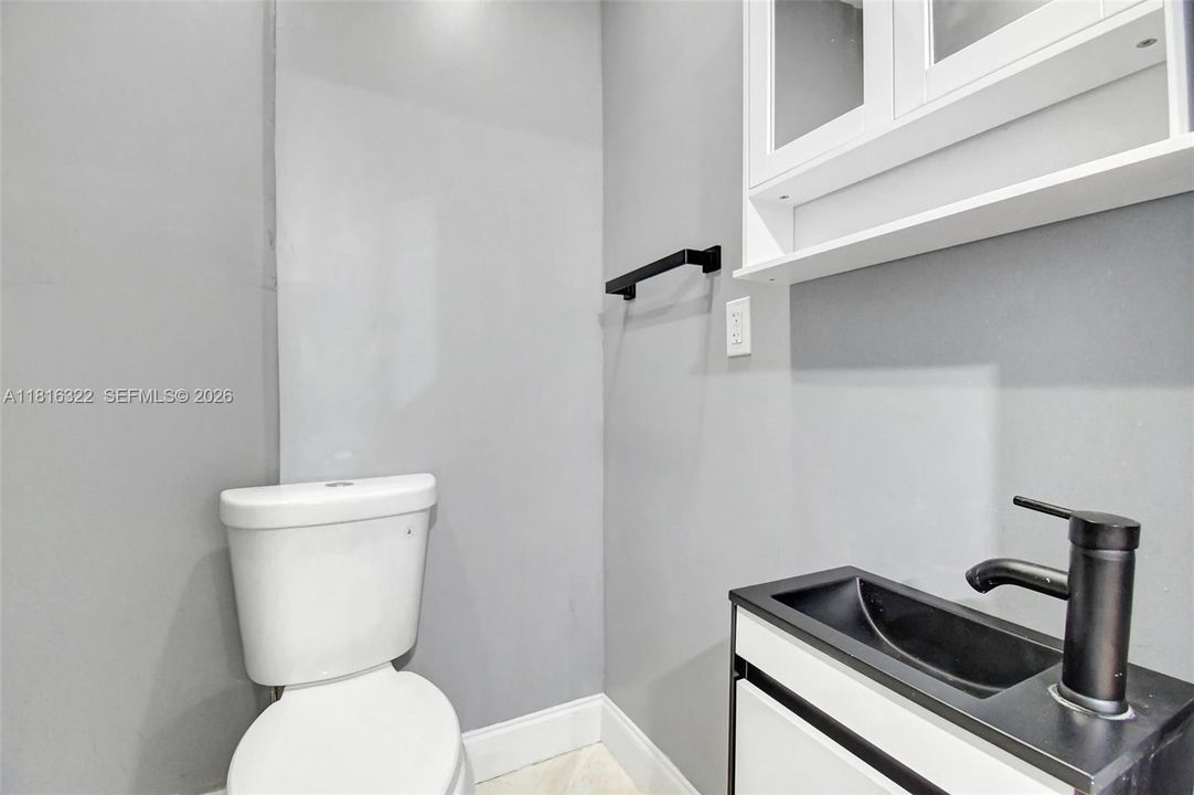 На продажу: $425,000 (3 спален, 1 ванн, 844 Квадратных фут)