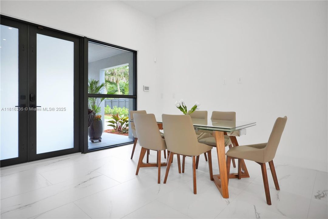 На продажу: $872,999 (3 спален, 2 ванн, 1900 Квадратных фут)