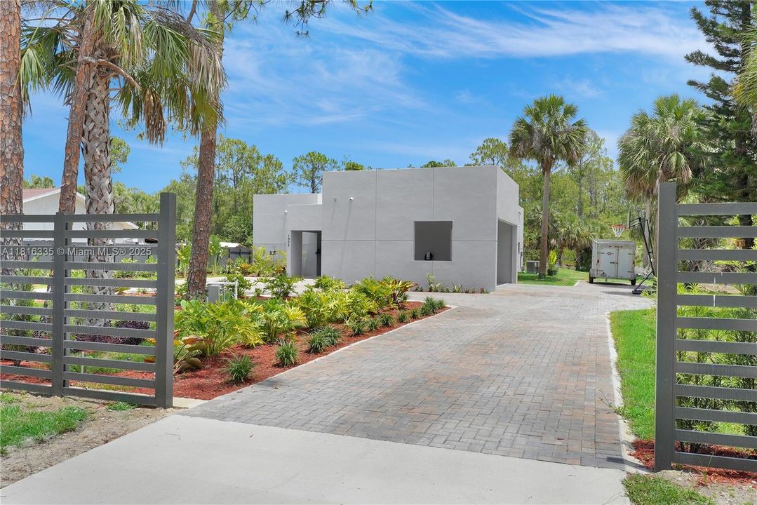 На продажу: $872,999 (3 спален, 2 ванн, 1900 Квадратных фут)