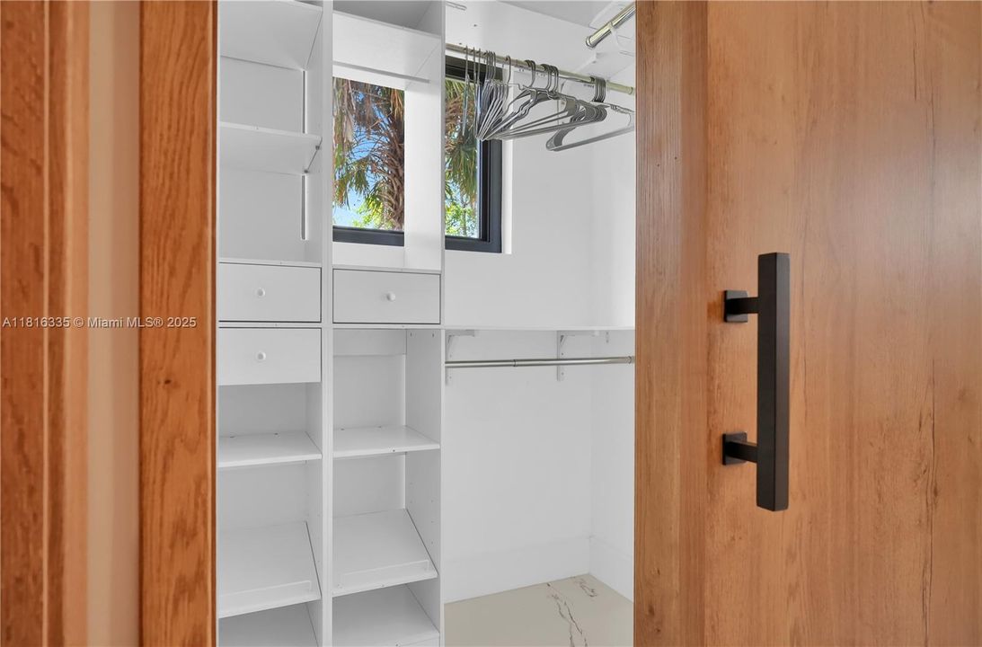 На продажу: $872,999 (3 спален, 2 ванн, 1900 Квадратных фут)