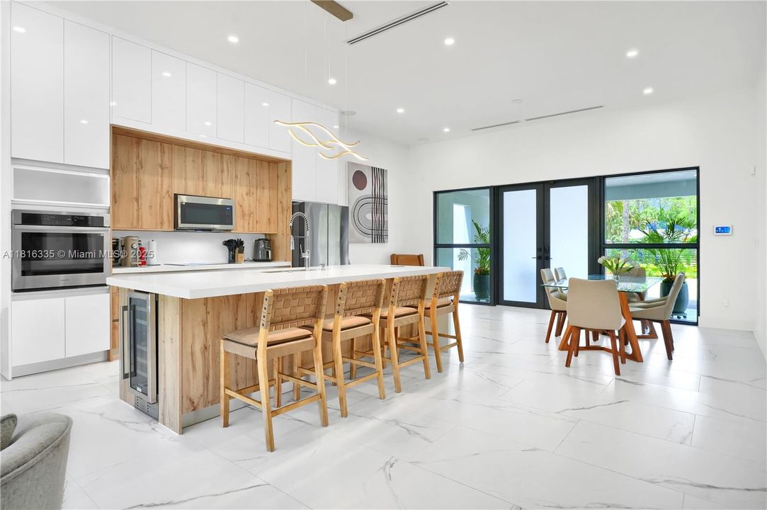 На продажу: $872,999 (3 спален, 2 ванн, 1900 Квадратных фут)