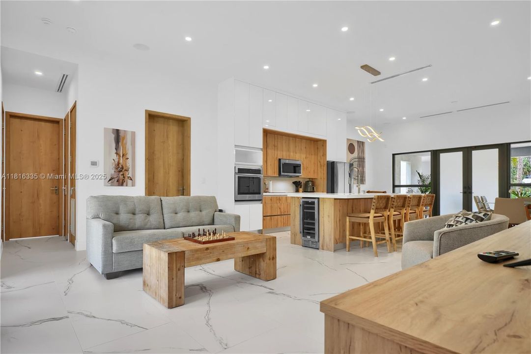 На продажу: $872,999 (3 спален, 2 ванн, 1900 Квадратных фут)