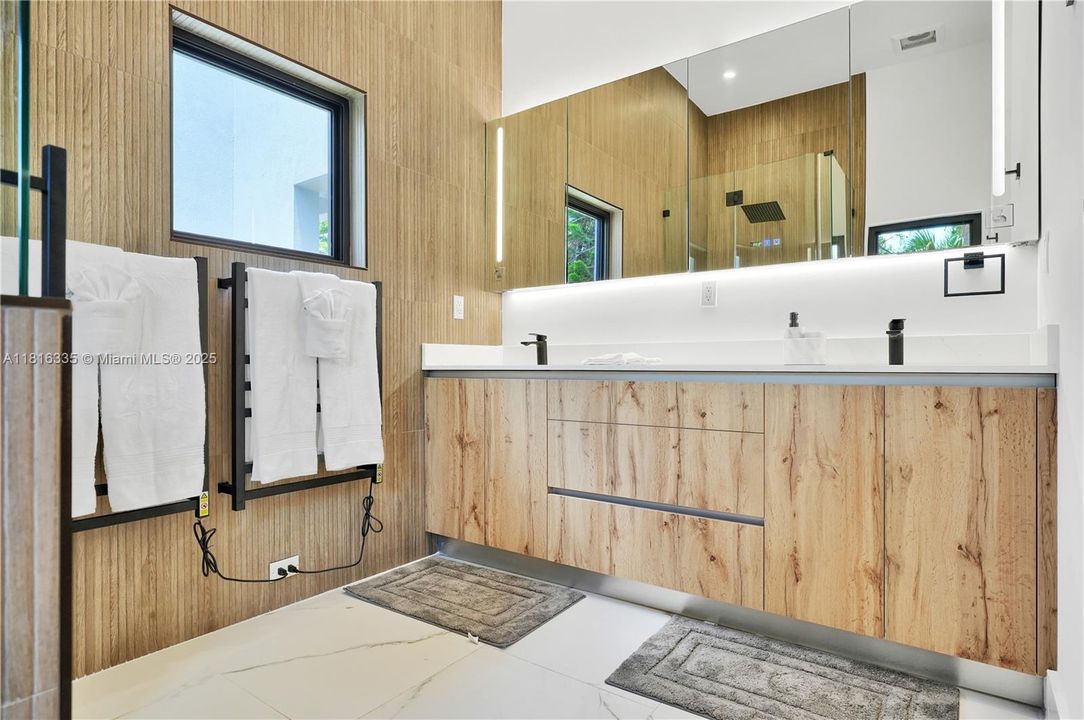 На продажу: $872,999 (3 спален, 2 ванн, 1900 Квадратных фут)