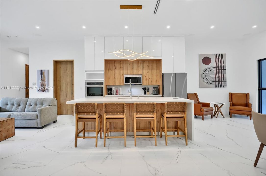 На продажу: $872,999 (3 спален, 2 ванн, 1900 Квадратных фут)