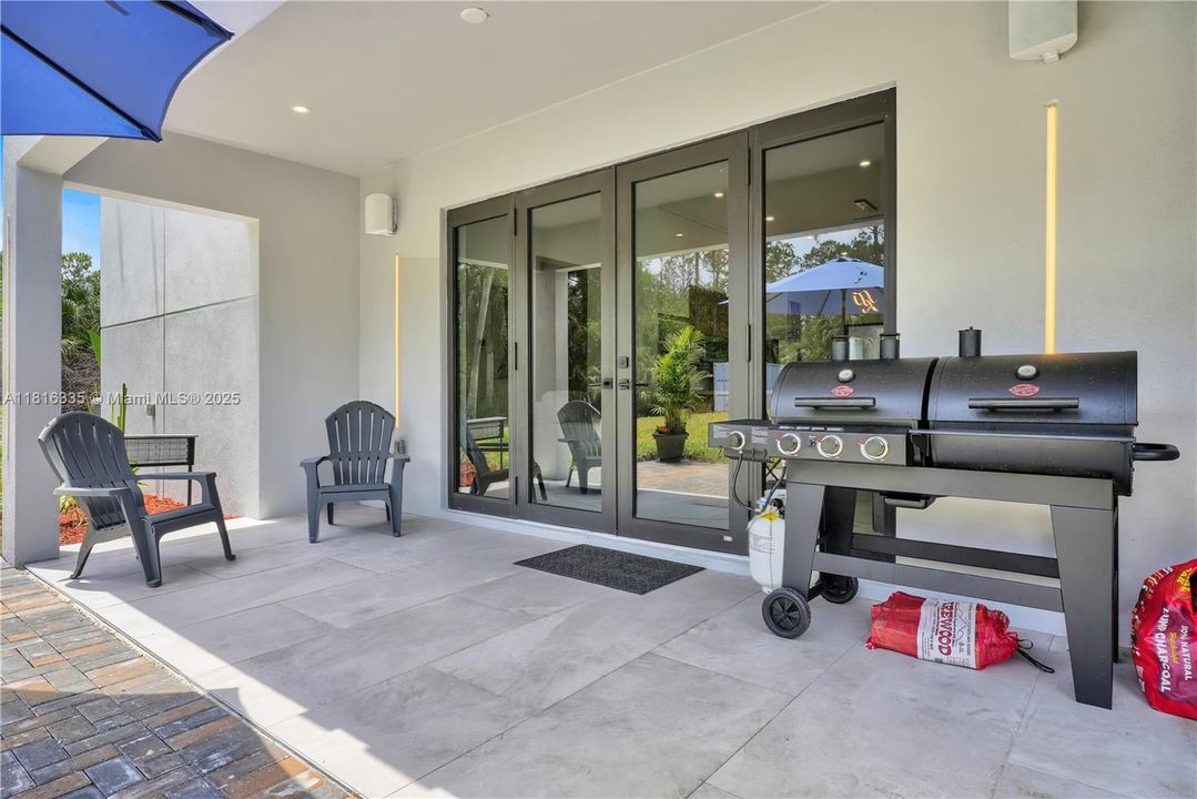 На продажу: $872,999 (3 спален, 2 ванн, 1900 Квадратных фут)