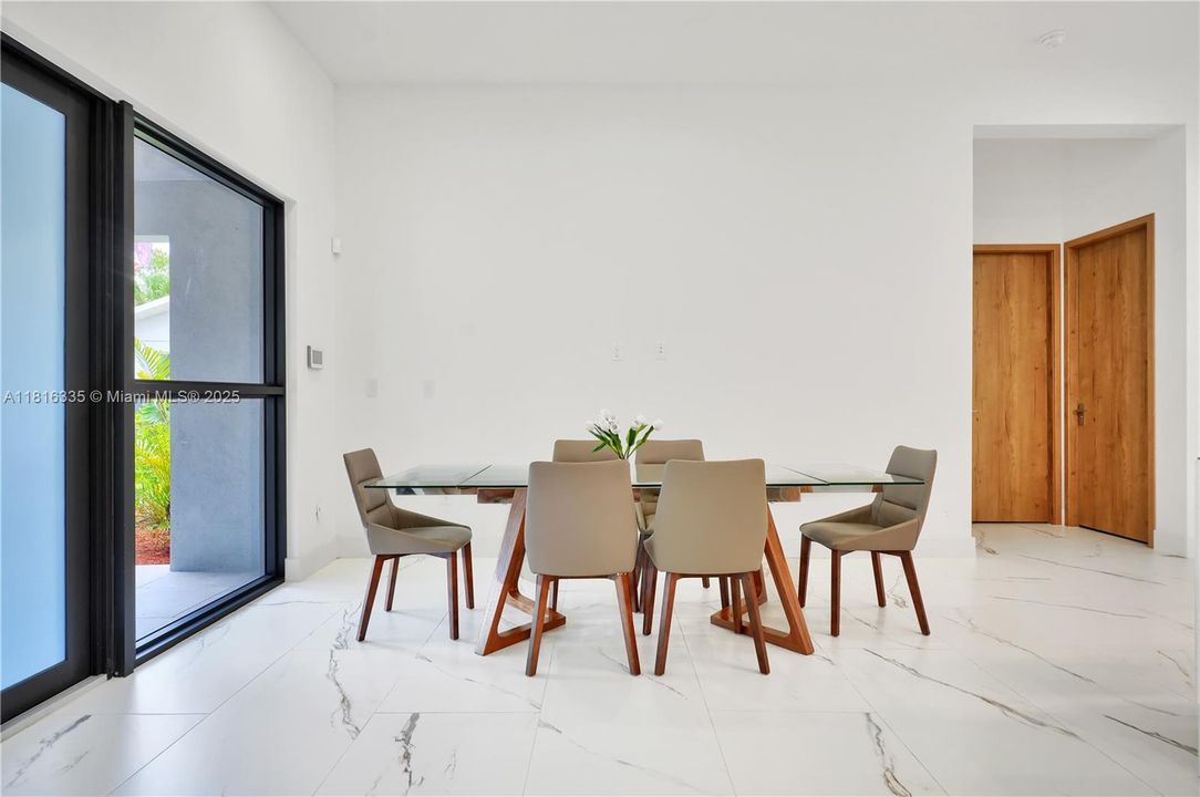 На продажу: $872,999 (3 спален, 2 ванн, 1900 Квадратных фут)