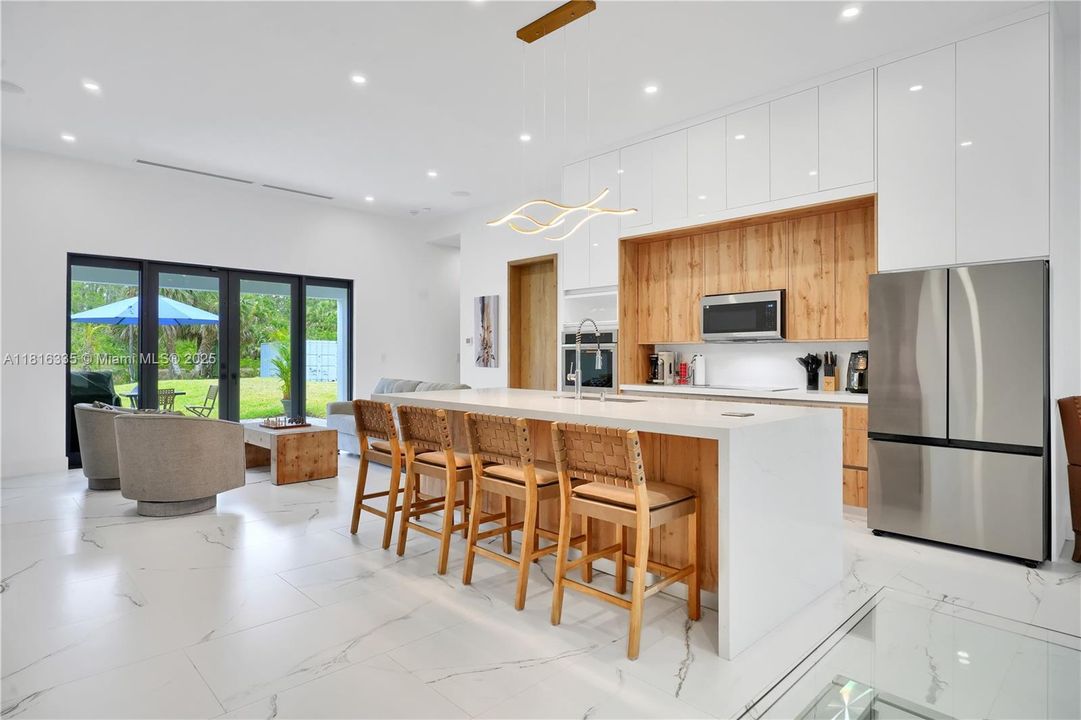 На продажу: $872,999 (3 спален, 2 ванн, 1900 Квадратных фут)